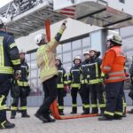 FW Celle: Drehleiterfortbildung zum Thema Lasthebeeinsatz bei der Feuerwehr Celle