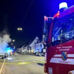 FW-OE: PKW-Brand innerhalb Ortschaft – Feuerwehr löscht PKW