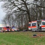 FW VG Asbach: Verkehrsunfall und zwei Unfälle bei Waldarbeiten forderten Verletzte / Einsatzreicher Samstag für die Feuerwehren