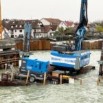 KFV Bodenseekreis: Schweres Arbeitsgerät in Schieflage im Hafen von Hagnau