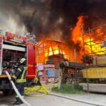 LRA-Ravensburg: Großbrand zerstört zwei Lagerhallen