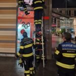 FW-M: Feuerwehr steigt in Sparkasse ein (Allach)