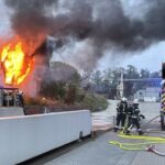 FW Dinslaken: Brannte Aufenthaltscontainer im Gewerbegebiet.