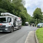 FW Hünxe: Transporter brennt auf Rastplatz – Ersthelfer löschen mit Lkw
