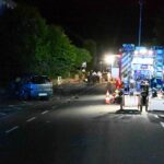 FW Pulheim: PKW erfasst zwei Fußgänger. Ein Verletzter verstirbt an Unfallstelle