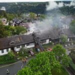 KFV-CW: Dachstuhlbrand in Bad Liebenzell-Monakam Feuerwehren bekämpfen Flammen in asbesthaltiger Bausubstanz