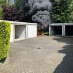 FW-OB: PKW und Motorrad brennen in Garage