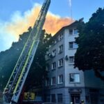 FW-DO: Feuer in der Dortmunder Nordstadt / Ein Dachstuhlbrand löste einen größeren Feuerwehreinsatz aus
