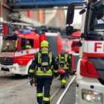 FW-NE: Brand eines Wohnwagens | Kurzfristig starke Rauchentwicklung