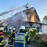 FW-OG: Garagenbrand breitet sich auf Wohnhaus aus