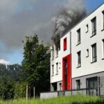 FW-DO: Feuer in Dortmund Brünninghausen / Ein Wohnungsbrand löste einen größeren Feuerwehreinsatz aus