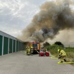 FW Alpen: Großgaragenbrand in Alpener Gewerbegebiet