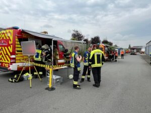 FW Kreis Soest: Erste Lagemeldung unbekannter Stoffaustriff in Geseke