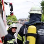 FW Hambühren: Gasleitung bei Erdarbeiten beschädigt / Feuerwehr sichert Gefahrenstelle