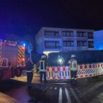 FF Bad Salzuflen: Doppelter Blitzeinschlag nach Gewitter in Bad Salzuflen / Die Freiwillige Feuerwehr muss binnen weniger Stunden zu zahlreichen Einsätzen ausrücken. Verletzt wird glücklicherweise niemand