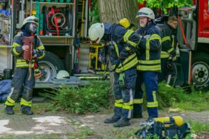 FW-KLE: Kuriose Einsätze am Wochenende: Gülle, Handschellen und Wasser in einem Brandmelder