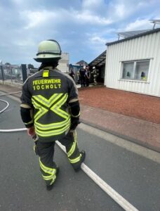 FW Bocholt: Feuer an einer Lackiererei im Gewerbegebiet