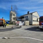 FW-AR: Gebäudebrand in einem leerstehendem Gewerbebetrieb