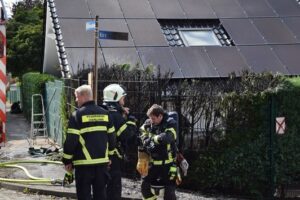 FW-MK: Brennende Hecke in Sümmern