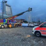 FW Bremerhaven: Frau von zwei Touristen aus Wasser gerettet