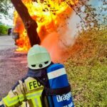 FW Rheurdt: Feuerwehr löscht historischen Geländewagen