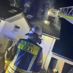 FW Lage: Feuer 3 / Dachstuhlbrand: Blitzeinschlag – 14.08.24 – 01:44 Uhr