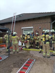 FW-KLE: Löschzug Nord-West übt Ernstfall im Kindergarten Gänseblümchen