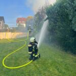 FW-OE: Feuerwehreinsatz in Lennestadt-Grevenbrück – Gartenhütte brennt in voller Ausdehnung