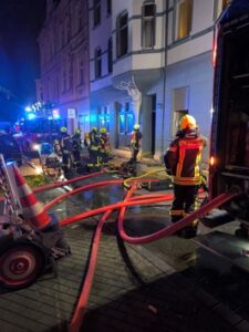 FW-OB: Feuer in Mehrfamilienhaus