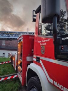 FW Stockach: Überlandhilfe zum Gebäudebrand in den Bodenseekreis