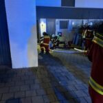 FW Düren: Zimmerbrand mit Menschenleben in Gefahr in Düren