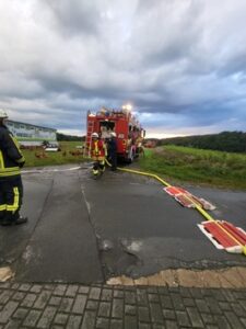 FW-EN: Brand auf Bauernhof- 45 Einsatzkräfte der Hattinger Feuerwehr üben den Ernstfall