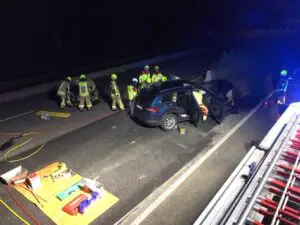 FW-BOT: Verkehrsunfall auf der A2 – eine Person im Fahrzeug eingeklemmt