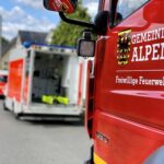 FW Alpen: Tragehilfe Rettungsdienst nach Sturz mit einem Mountainbike