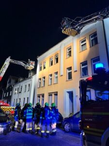 FW-GE: Feuerwehreinsatz in Gelsenkirchen-Schalke – Zwei Menschen sterben bei Wohnungsbrand