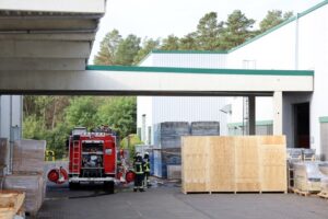 FW Hambühren: Brand in Maschinenbaubetrieb schnell unter Kontrolle / Mitarbeiter reagieren vorbildlich