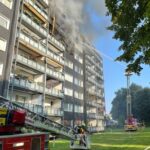 FW-Heiligenhaus: Wohnungsbrand im fünften Obergeschoss eines großen Mehrfamilienhauses in Heiligenhaus Unterilp