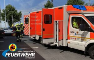 FW-MG: Arbeiter stürzen von Dach – Rettungshubschrauber im Einsatz