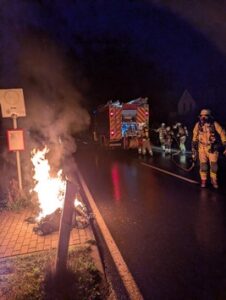 FW Lage: Feuer 1 / Containerbrand – 19.09.2024 – 21:44 Uhr