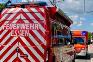 FW-E: Verkehrsunfall auf der A40: Acht Verletzte – Motorradfahrer schwer verletzt