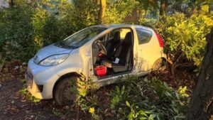 FW-OLL: Verkehrsunfall auf der Glaner Straße – Feuerwehr und Rettungsdienst retten Fahrer