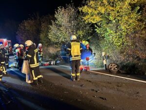 FW-OE: Schwerer Verkehrsunfall auf der B236 bei Lennestadt – Neukamp