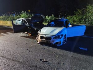 FW-MH: Unfall auf der A40 – Vier verletzte Personen