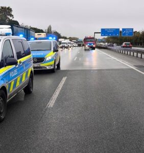 FW-OB: Verkehrsunfall auf der BAB A3: Zwei Verletzte