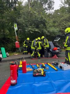 FW-EN: Verkehrsunfall Hattinger Str. – Eingeklemmte Person