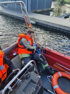 FW Bocholt: Schwan aus misslicher Lage am Aasee befreit