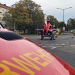 FW Dresden: Schwerer Verkehrsunfall zwischen einer Straßenbahn und einem PKW