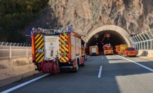 FW Dresden: Feuerwehreinsätze auf den Autobahnen A4 und A17