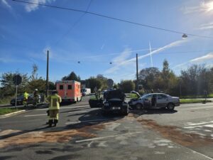 FW Burscheid: Zwei Verkehrsunfälle am Samstag beschäftigen die Feuerwehr