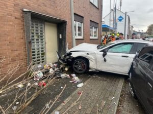 FW-OB: Verkehrsunfall auf der Mülheimer Straße in Oberhausen